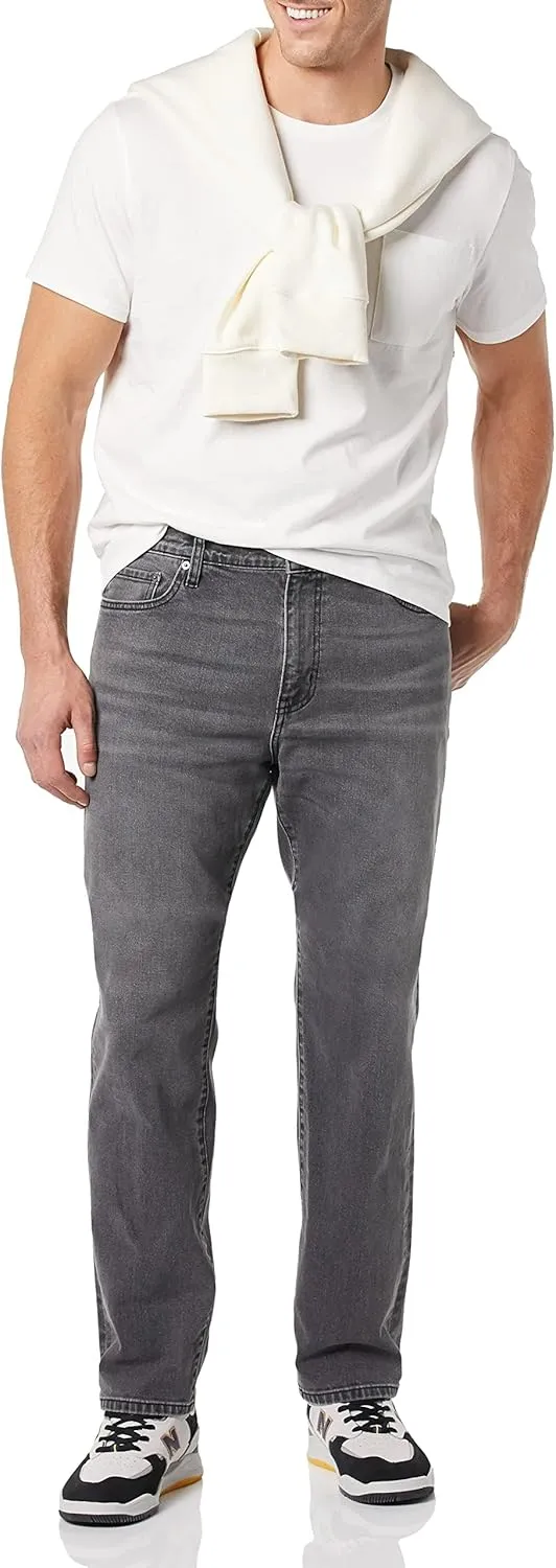 Amazon Essentials Men's Straight-Fit Stretch Jean