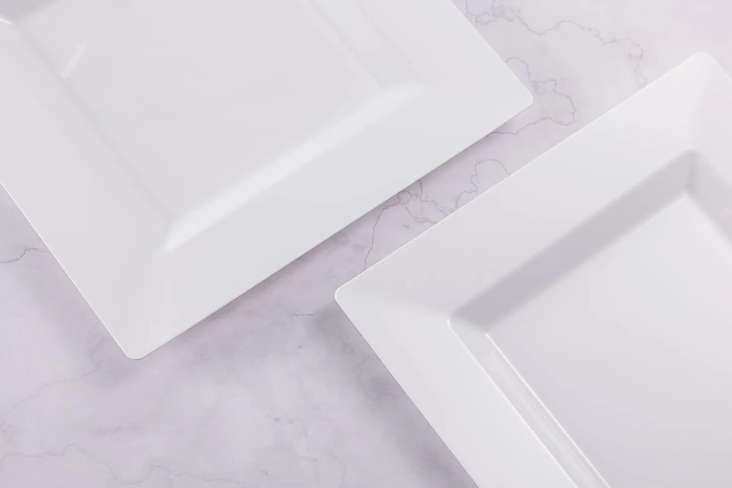 BloominGoods Plastic Disposable Square Dinner Plates | 50-Pack 10 inches White Square Plates | Ideal for Weddings, Parties, & Catering | Heavy Duty & Non Toxic