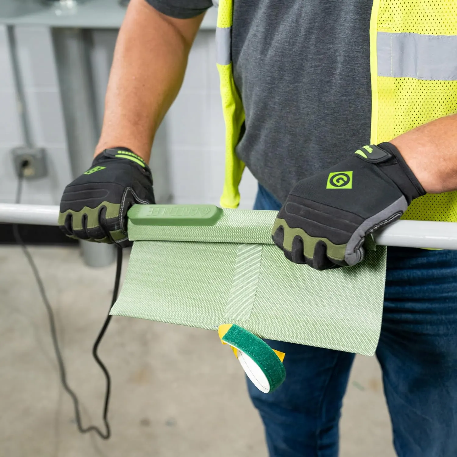 Greenlee 860-1-1/2 Temperature-Controlled PVC Heating Blanket for 1/2" to 1-1/2" PVC Conduit, 120 Volts, 200 Watts, Small, Gray