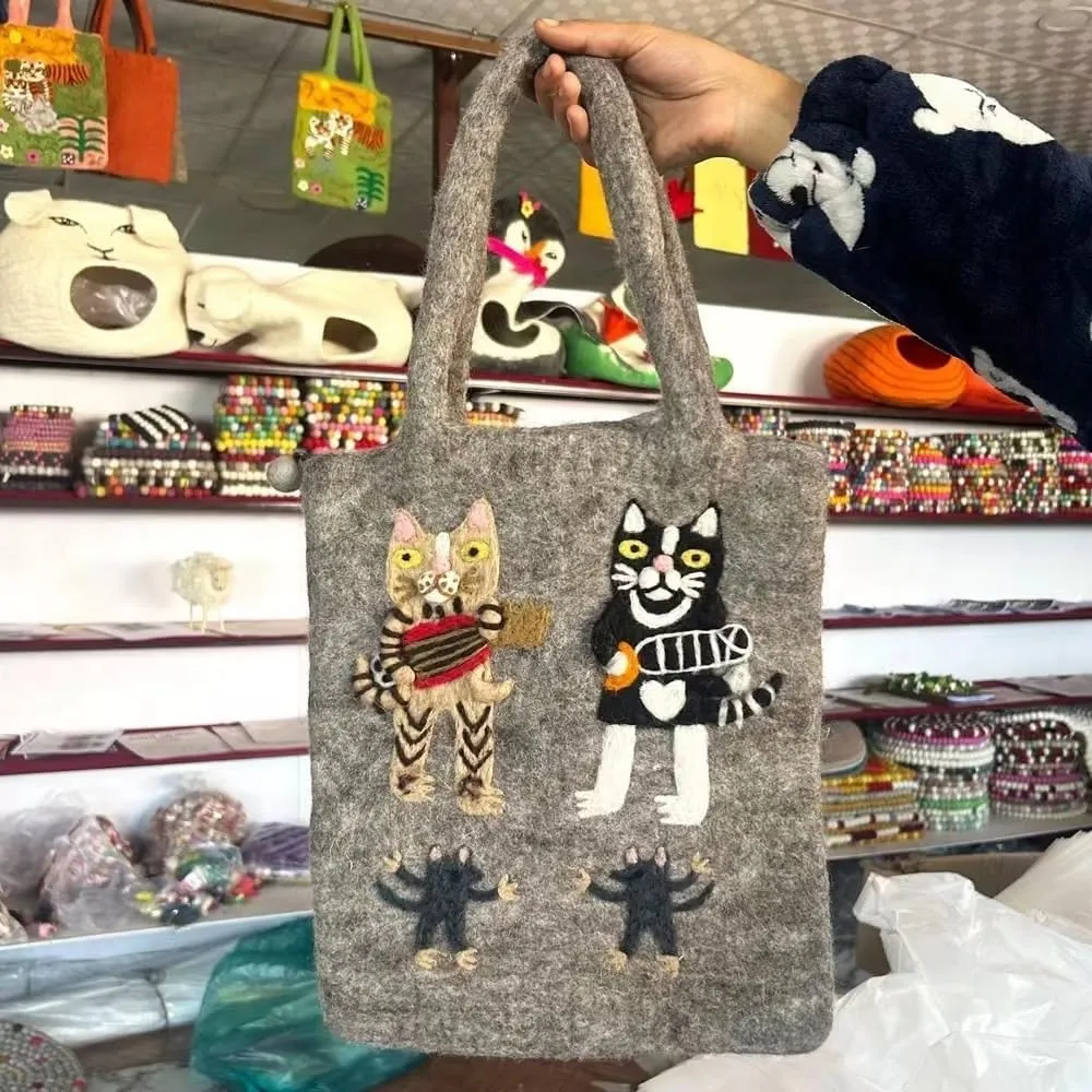 Handmade Gray Wool Felt Shoulder Bag - Stylish and Eco-Friendly Tote for Everyday Use