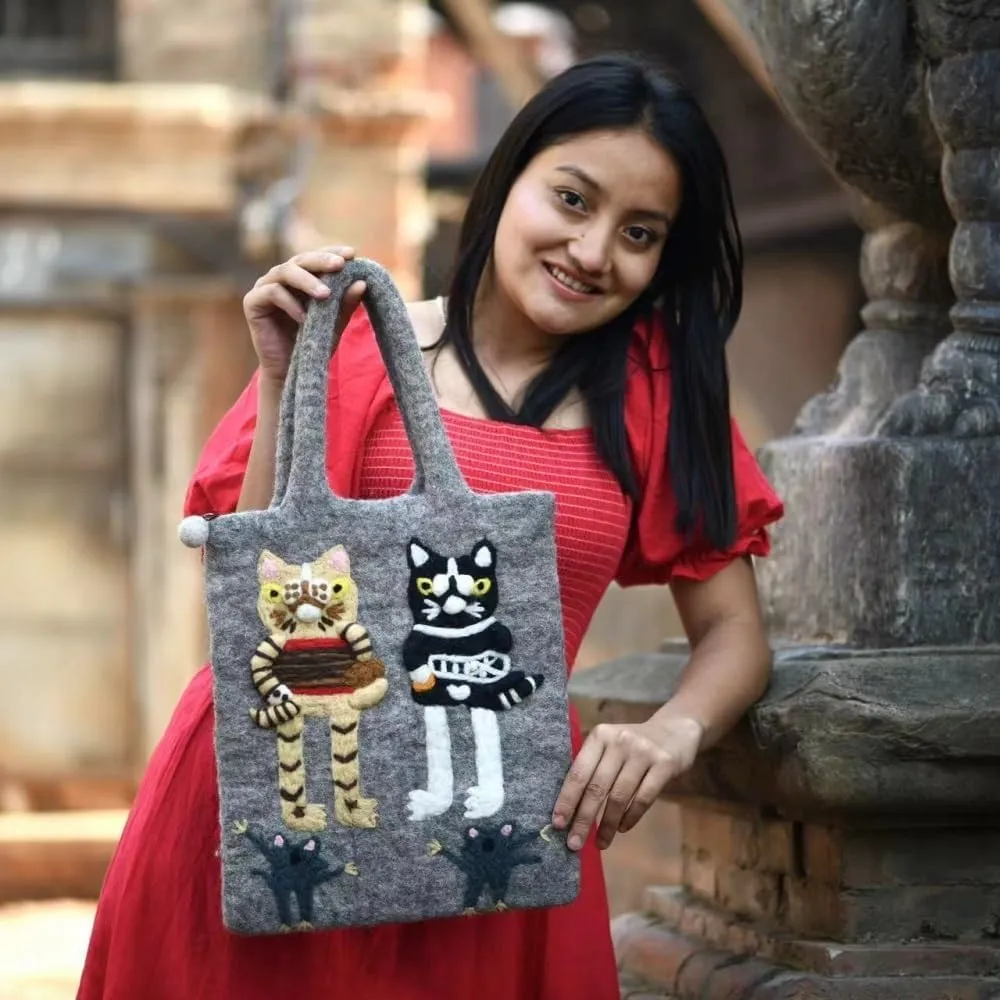 Handmade Gray Wool Felt Shoulder Bag - Stylish and Eco-Friendly Tote for Everyday Use