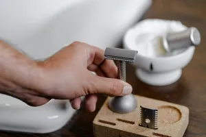 Natural cork stand, 100% Portuguese cork, eco-friendly, store your shaving gear