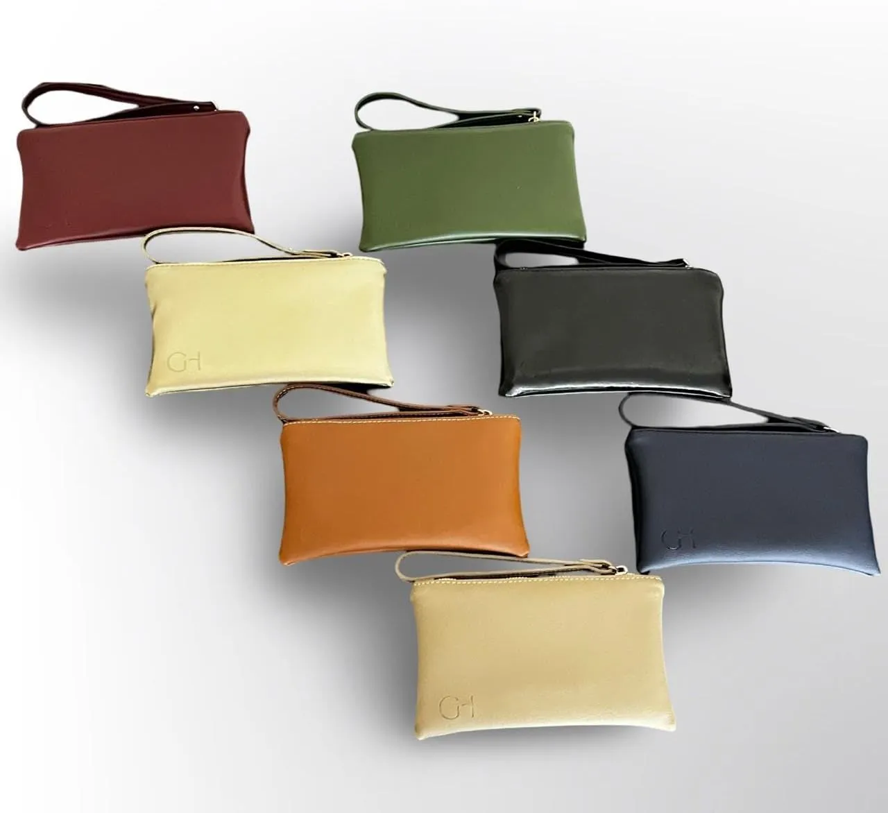 Women's eco-friendly wristlet - made with nopal cactus and corn leather, elegantly crafted in every detail.